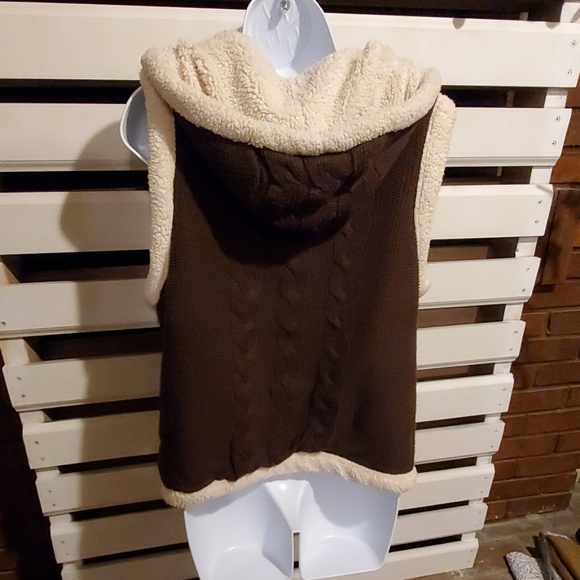 CARDUCCI sweater vest.             #392 - Picture 5 of 6